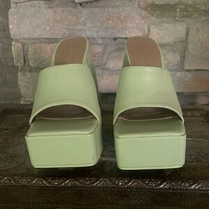 NWOT Lemonade green platform shoes. Size 6